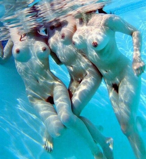fotos-de-gostosas-peladas-dentro-da-piscina-18