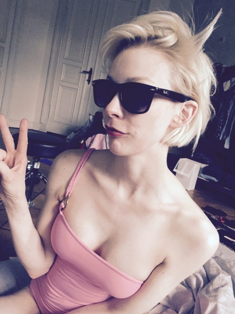 loira-magrinha-e-gostosa-se-exibindo-8